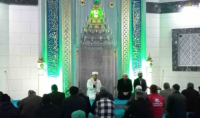 Ağrı'da depremde hayatını kaybedenler anıldı