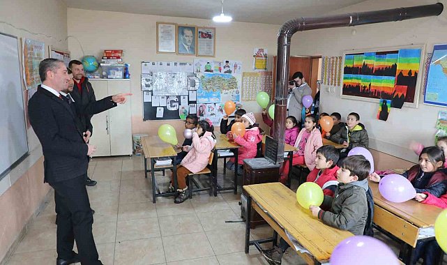 Ağrı'da öğrencilere kışlık yardım