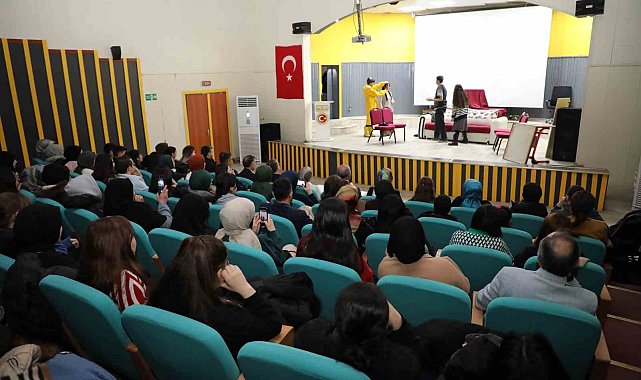 Ağrı'da "Paydos" isimli tiyatro oyunu büyük ilgi gördü