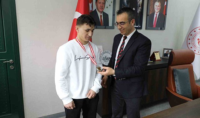 Ağrılı boksör Mir Boran Yıldırım Türkiye ikincisi oldu