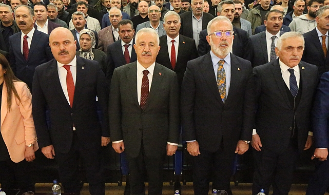 AK Parti'li Yenişehirlioğlu partisinin "Kars Aday Tanıtım Toplantısı"nda konuştu: