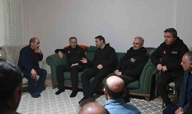 Bakan Yerlikaya ile Bakan Bayraktar'dan madencilerin ailelerine geçmiş olsun ziyareti