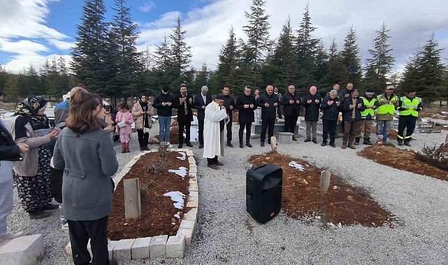 Başkan Zelyurt, Doğanşehir'de depremde hayatını kaybedenlerin mezarlarını ziyaret etti