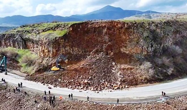 Bitlis-Baykan karayolunda heyelan