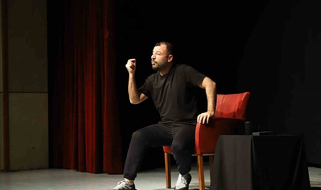 Bitlis'te Kürtçe stand up gösterisi yapıldı