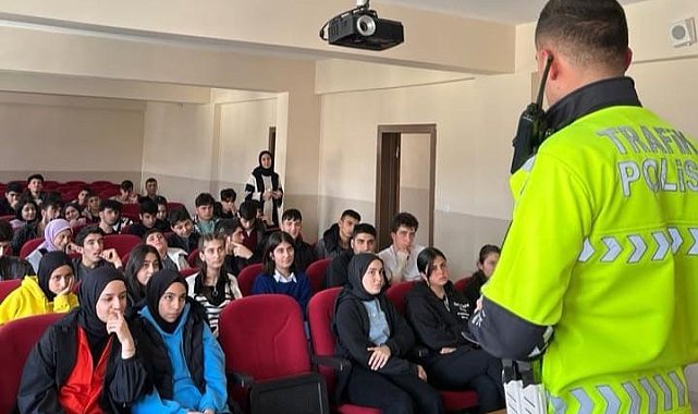 Çemişgezek'te öğrencilere polislik mesleği anlatıldı