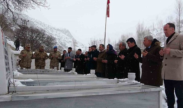 Çığ faciasının şehitleri mezarları başında anıldı