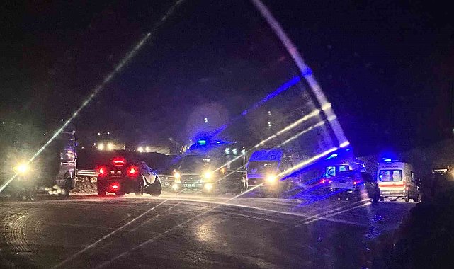 Çığın sürüklediği minibüs şarampole yuvarlandı