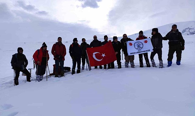 Dağcılar, 6 Şubat'ta hayatını kaybedenler için tırmandılar