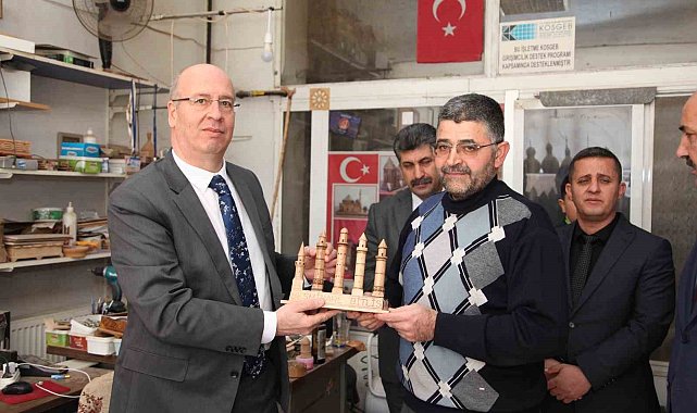 Defterdar Öztürk'ten Ahlatlı el sanatkarlarına ziyaret