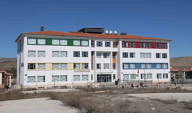 Elazığ'da 12 öğrenci, kantinde yedikleri tavuktan sonra hastanelik oldu