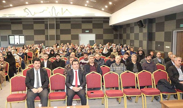 Elazığ'da 'Örgün Eğitimle Birlikte Hafızlık Projesinin Anlamı' konferansı