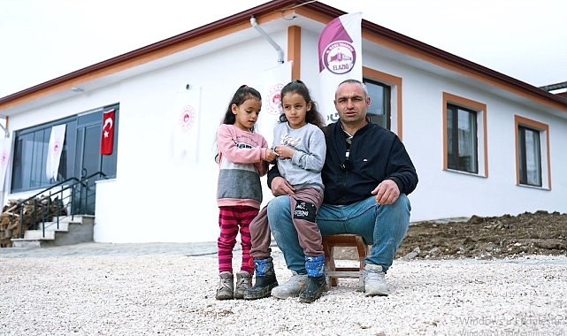 Elazığ'da yerinde dönüşümde ilk köy evi sahibine teslim edildi