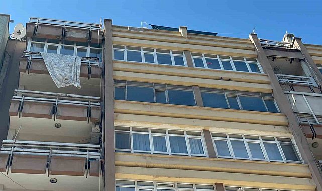 Elazığ'da yolda yürüyen vatandaş, saniyelerle ölümden döndü