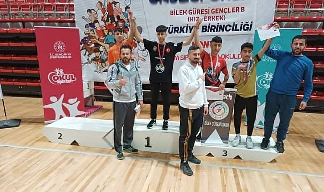 Güroymaklı öğrenci bilek güreşinde Türkiye ikincisi oldu