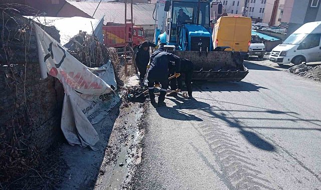 Hakkari Belediyesi kanal temizliği başlattı