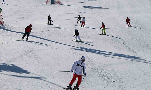 Hesarek Kayak Merkezi'ni 3 hafta içinde 25 bin kişi ziyaret etti