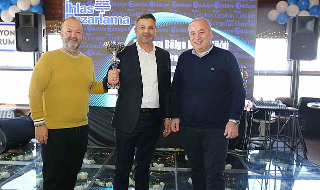 İhlas Pazarlama Genel Müdürü Orhan Korkusuz şampiyon ekibi ödüllendirdi