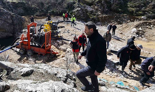 İliç'te vadiden akan suyun yığına karışmaması için tahliye işlemi devam ediyor