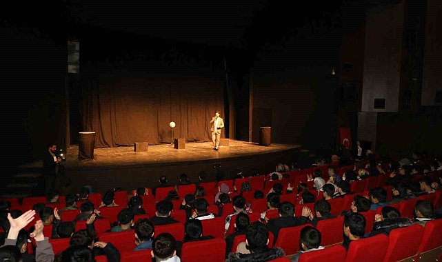 İpekyolu'nda 'Şahidimiz Anadolu' oyunu sahnelendi