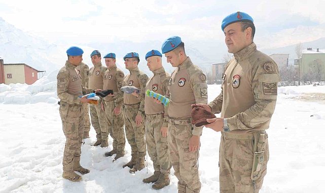 Jandarmaya yürekleri ısıtan hediye