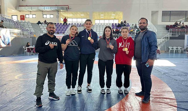 Kadınlar Güreş Türkiye Şampiyonası'nda Erzincanlı sporculardan büyük başarı