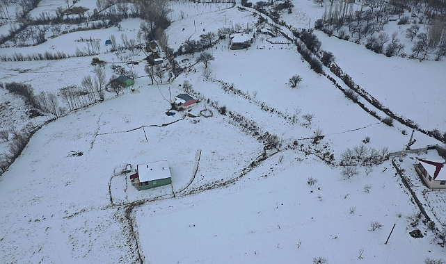 Kar yağışıyla beyaza bürünen Iğdır'ın dağ köylerinde kış çetin geçiyor