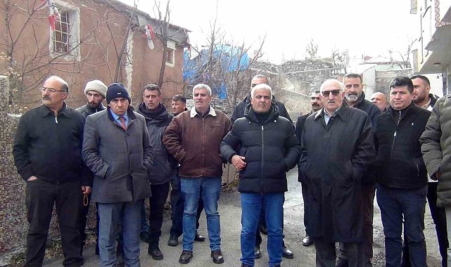 Kars CHP'de başkan ve yönetime partililerden tepki