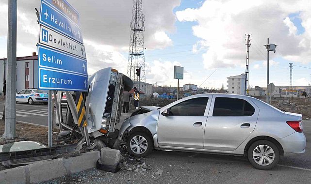 Kars'ta trafik kazası: 4 yaralı