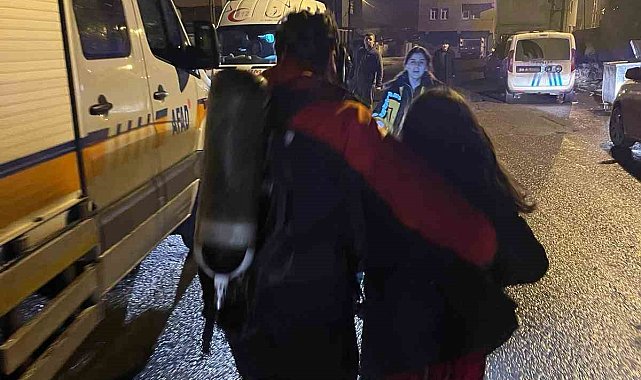Kars'ta yangında mahsur kalan 4 kişi kurtarıldı