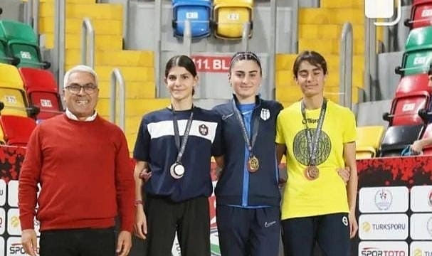 Karslı atletler madalyaları topladı