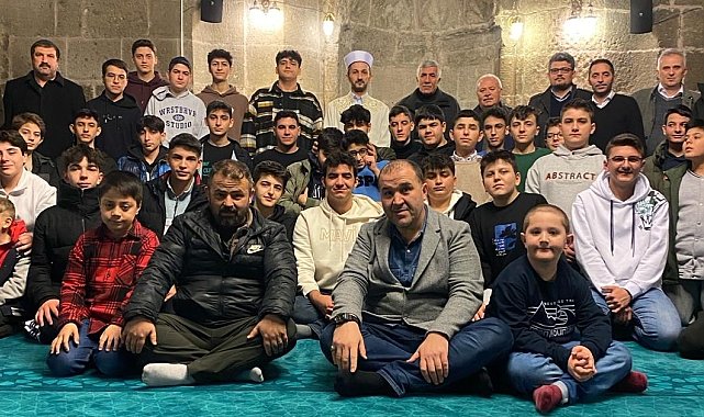 Liseli gençler Ulu Camii&#039;ne akın etti
