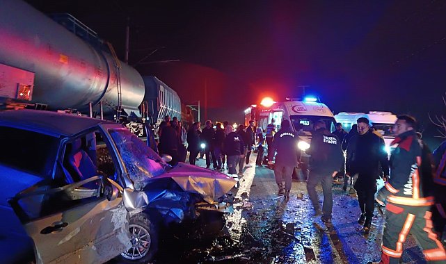 Malatya'da iki otomobil kafa kafaya çarpıştı: 3 yaralı