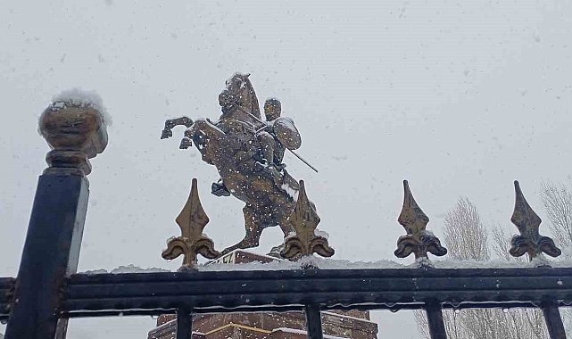 Malazgirt'te kar yağışı