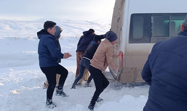 Malazgirt'te tipiden dolayı araçlar yolda kaldı