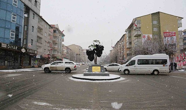 Muş'ta 39 köy yolu ulaşıma kapandı