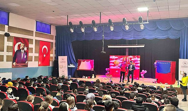 &quot;Gülümseyin Geliyoruz&quot; Aşkale&#039;de çocuklarla buluştu
