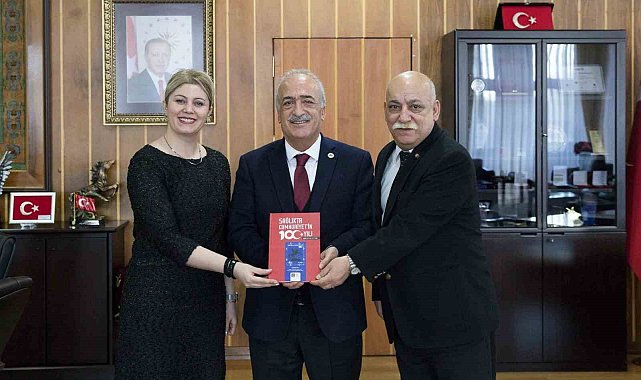 "Sağlıkta Cumhuriyetin 100. Yılı" kitaplaştırıldı