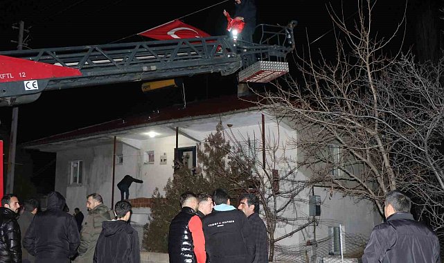 Şehidin baba ocağına Türk bayrakları asıldı