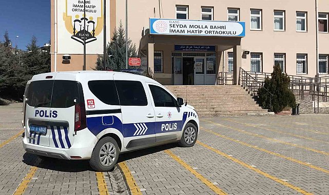 Tartıştığı arkadaşını okul içerisinde meyve bıçağı ile yaraladı