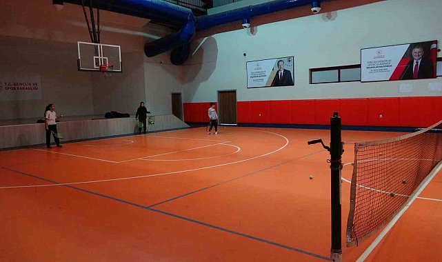 Tatvan'da kort tenisi kursuna yoğun ilgi