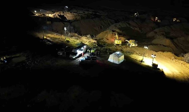 Toprak kayması sonucu kayıp 9 işçiyi arama kurtarma çalışmaları aralıksız sürüyor