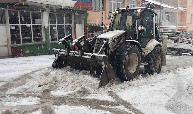 Tunceli'de kar yağışı etkili olmaya başladı