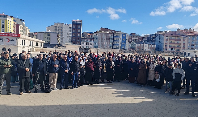 Umreci kafilesi dualarla uğurlandı