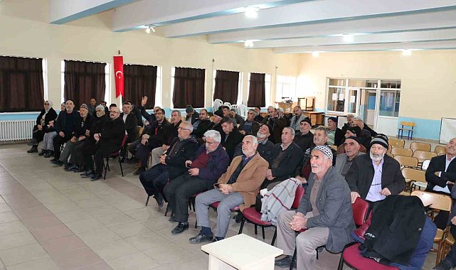 Üzümlü'de çiftçilere üzüm bağlarında görülen hastalık ve zararlılarla ilgili eğitim verildi