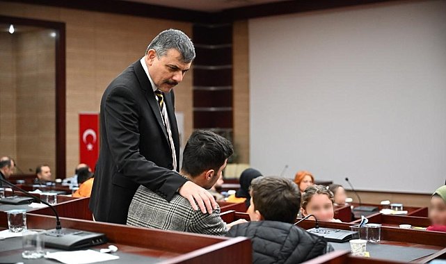 Vali Çiftçi'den başarılı öğrencilere ödül