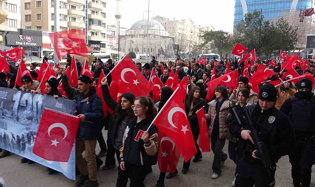 Van'da "120 kahraman çocuk" anısına yürüyüş düzenlendi