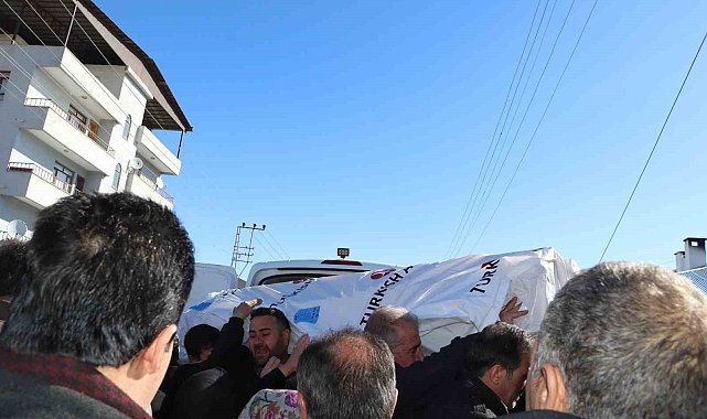Vanlı kardeşler nişan için gittikleri İzmir'de trafik kazasında hayatını kaybetti