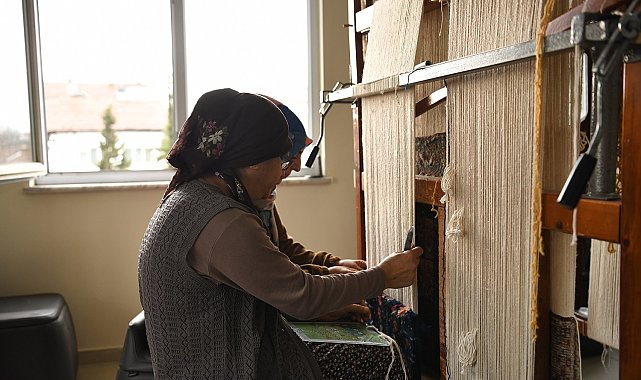 Yeşilyurt'ta geleneksel halı dokumacılığı yaşatılıyor
