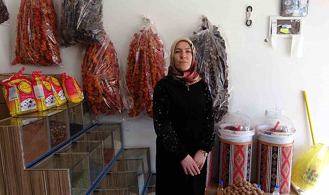 3 çocuk annesi kadın yöresel ürünler satarak aile ekonomisine katkıda bulunuyor
